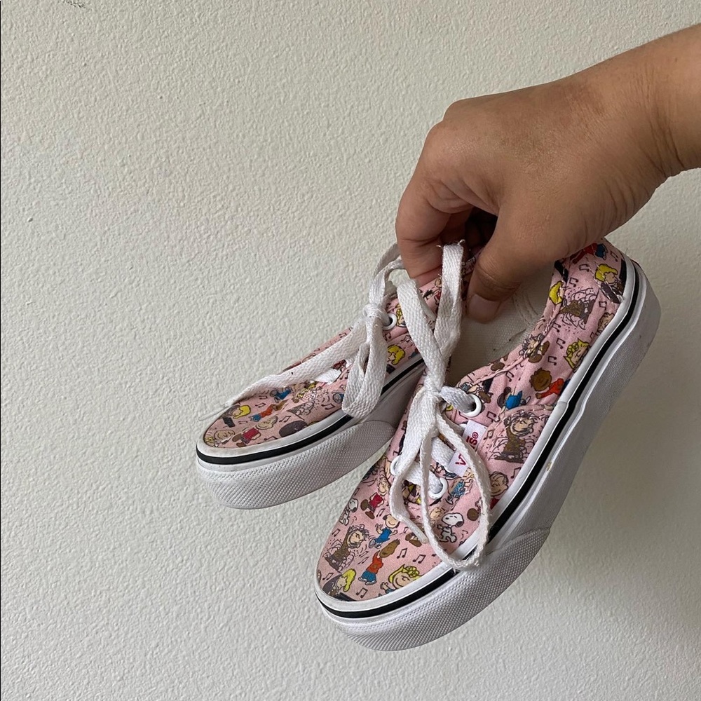 Vans x Peanuts shoes, size 11.